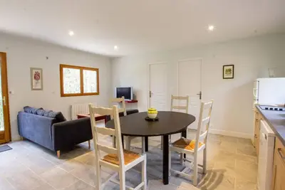 Image de Chalet rustique avec terrasse et WiFi au cœur du Périgord Noir