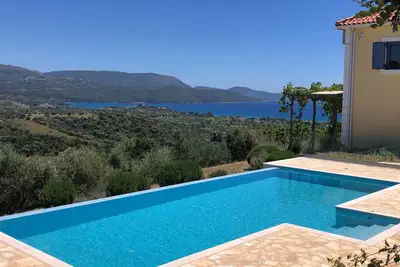 Image de Luxury cosy villa, magic panorama view. Complete privacy. \nInfinity pool 10x4m.