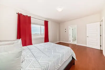 Image de Beautiful cozy home, Just 20 minutes from Calgary airport
