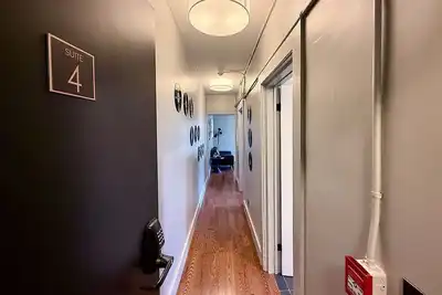 Image de Danforth Hotel Suite #4 - Two Bedroom Suite