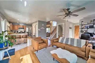 Image de Spacious 5-bedroom house with WiFi, Ac in charming lake community in Westminster