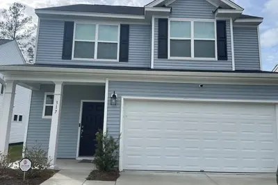 Image de Charming 4-bedroom home with open space in Moncks Corner Pet Friendly