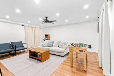 Image de Game Room & In-Unit Laundry - 15 Min to Disney!
