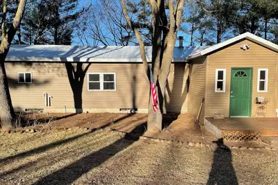 Image de Lakeside Lookout: Experience stunning views, Endless Shorline, Family Retreat.