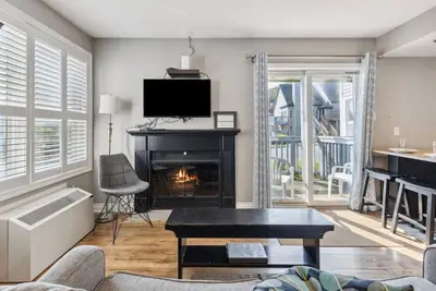 Image de Ground Floor Hideaway at 307 with Hot Tub