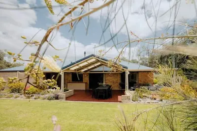 Image de Autumn Rise: spacious home + generous alfresco + beautiful native gardens \n\n