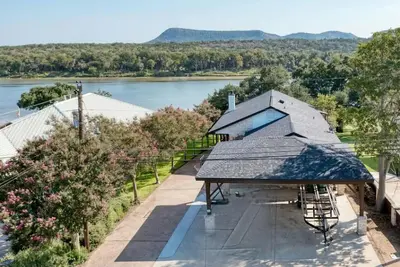 Image de Open Water Lake Lbj Retreat! Boat Lift/Jet Ski ramps, Fire Pit, Dog Friendly