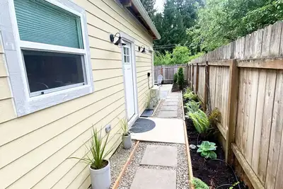 Image de Bee Peaceful Studio in enchanting Eugene.