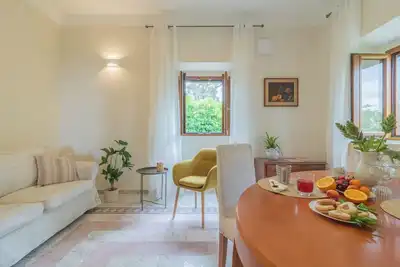 Image de Beautiful Villa With A View Of The Lake