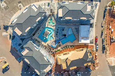 Image de Sleeps 24 |Rooftop Hot Tub | Pool Park