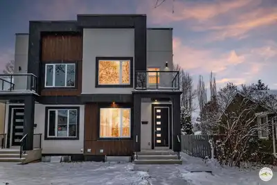 Image de Modern Home | Seven Minutes from Downtown | Next to Transit