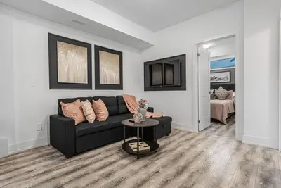 Image de New Stylish 1br w\\Bbq | Close to Falls | Sleeps 4!