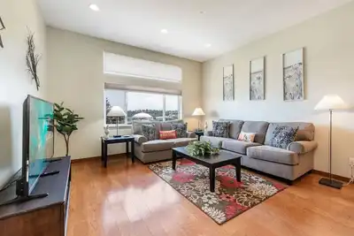 Image de <1 mi to Dome | 3bd 2. 5ba | Townhouse | Garage -22