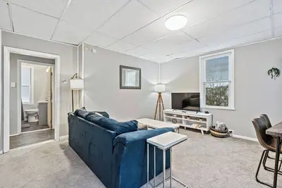 Image de Spacious 3br House! Off Street Parking!