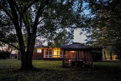 Image de Beautiful home Hot Tub* Mins To museums*zoo*N/park