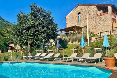 Image de Ferme restaurée, piscine privée, bassin d'immersion, rivière! Pizzeria a pied.