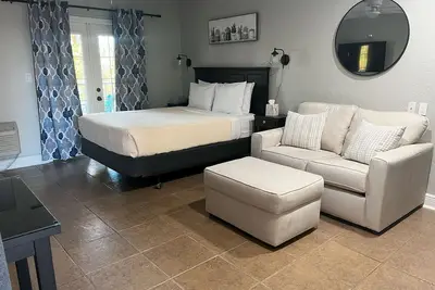 Image de Newly Updated 1-Queen bed Studio