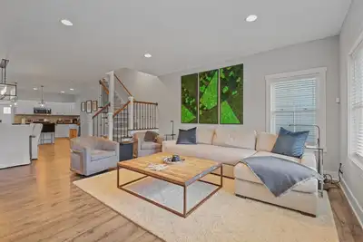 Image de Modern Comfort & 2-Car Garage