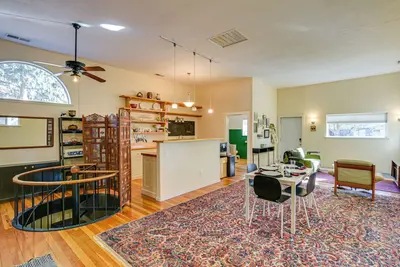 Image de 1 Mi to City Plaza: Family-Friendly Chico Home