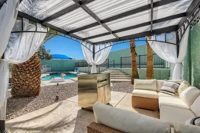 Image de Heated Pool with Cabana & Game-Room 15 Min to Strip!