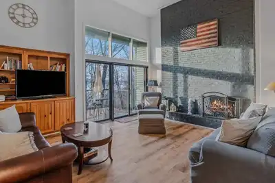 Image de Ski-in/out Ski Hill, Cozy Fireplace | Kingswood 1d