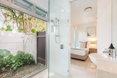 Image de Modern, luxurious accommodation in one of the most sought after locations in Port Douglas.