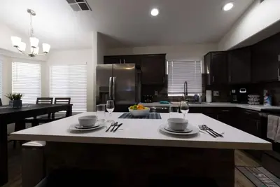 Image de Beryl · Peoria 4bd Home! Enjoy baseball, golf, and more