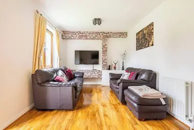 Image de Lovely 2 Bedroom ground floor apartment in Dalry / near Haymarket. Free Parking