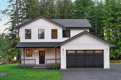 Image de ✦New✦ The Evergreen Sanctuary - Family Friendly, Pool Table, Starlink, Bbq