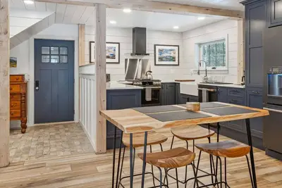 Image de Luxury Home, Dog Suite | Rock Haven Carriage House