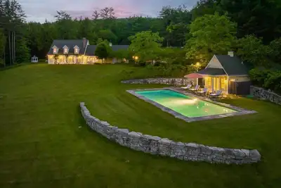 Image de Pond, Pool, Mountain Views | Au Bout du Chemin