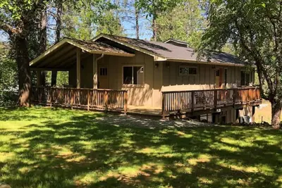 Image de Augustino Vineyard Winery Cabin Cave Junction