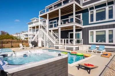Image de Soundfront 7br | Heated Pool, Hot Tub, Pier