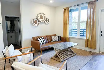 Image de Spacious Apartment only 2 minutes to Dt, Game Room