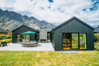 Image de Pioneer at Jack’s Point | Amazing mountain views & close to golf course