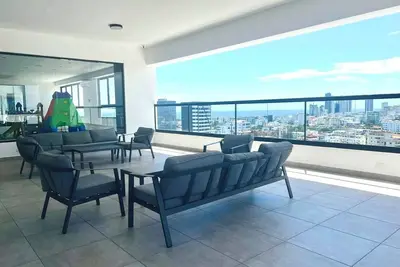 Image de Comfort & luxury 2-bedroom Apartment High Floor withPOOL/Wifi/Gym with 2Parking