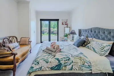 Image de Rustic Winery Villa | King Bed Room1 with En-Suite