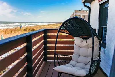 Image de Sojourn 2 Br Home with Deck Access & Ocean Views