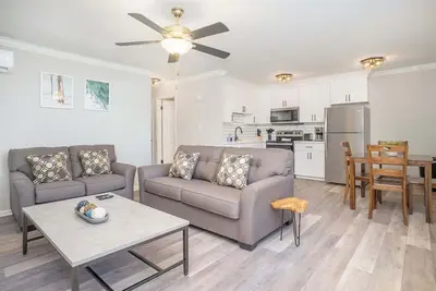 Image de Hillside Cove - Plank Suite