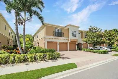 Image de Spacious lakefront 3br townhome near Anna Maria Island - Blossom Retreat