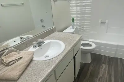 Image de Charming 2-bedroom apartment with fitness room and pool in adorable Brea