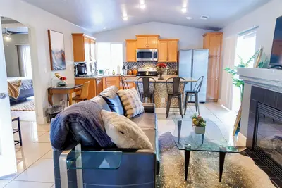 Charming Bungalow minutes to Dia