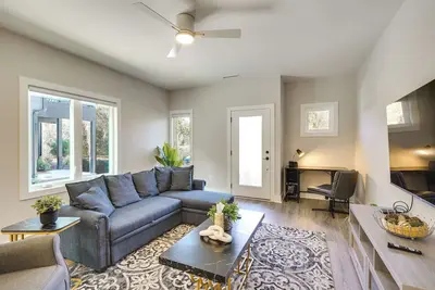 Image de 2 Mi to Duke University: Townhome in Durham!