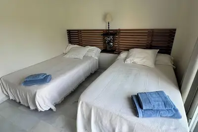 Image de Chambre à Guadalmina avec piscine