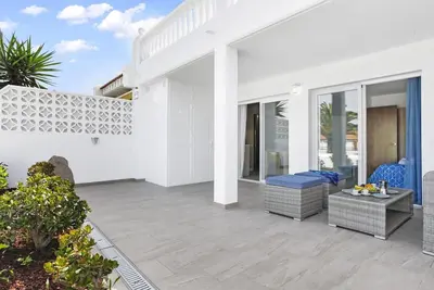 Golden Holidays, Heated Pool, A/C, Internet