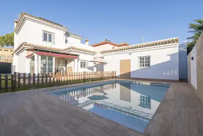 Image de Villa chic avec piscine et porche