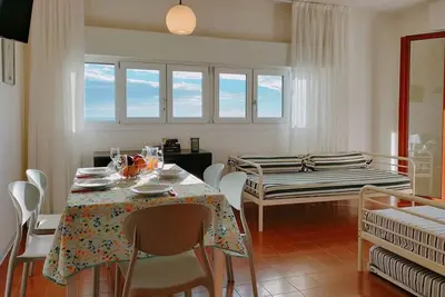 Image de Appartement confortable avec vue sur la mer