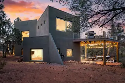 Image de Scenic Views with Pool Table & Hot Tub | Cathedral View by AvantStay