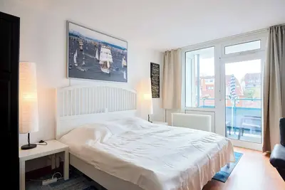 Image de Apartment Sonnenschein with balcony in the apartment house Probsteier Platz in Lab
