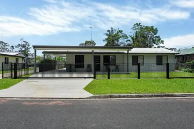 Image de Welcome to \"The Crab Shack\"